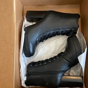 NWB Steve Madden black leather boots